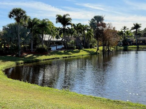 464 NW Sandtrap Lane Port Saint Lucie FL 34986