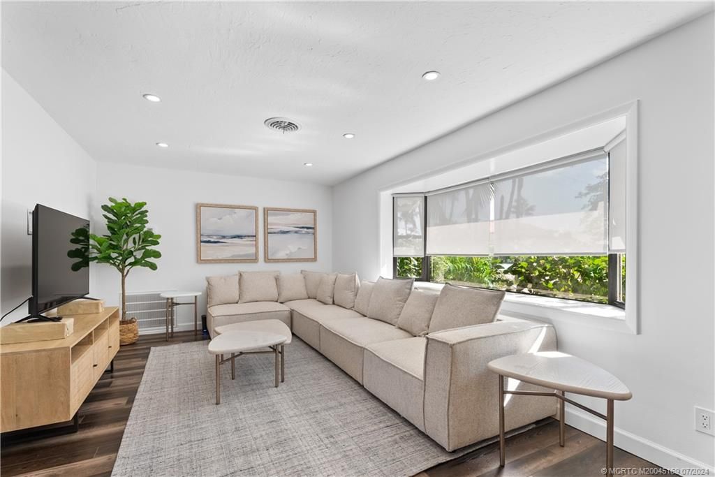 Photo of 1229 SW Dyer point Road, Palm City, FL 34990 (MLS # M20045169)