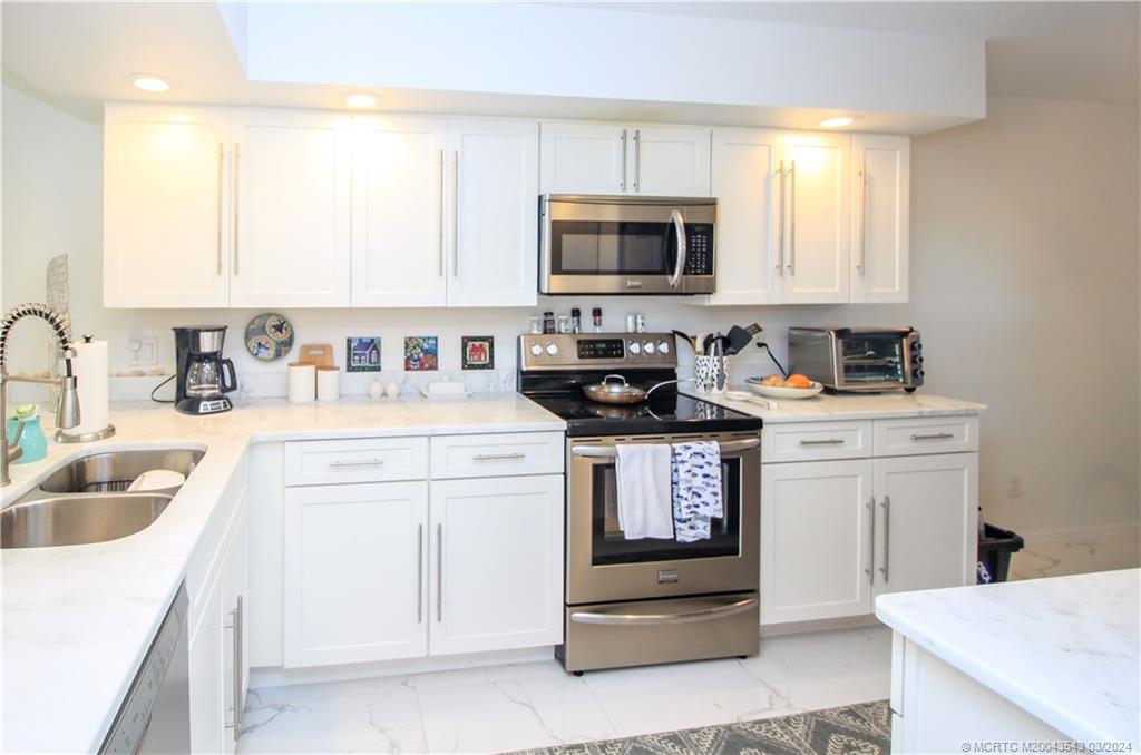 Stuart, Florida 34996, United States, 2 Bedrooms Bedrooms, ,2 BathroomsBathrooms,Residential,Active,64226