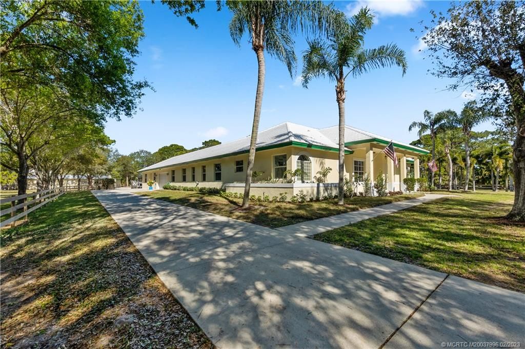 Photo of 3401 SW Holly Lane, Palm City, FL 34990 (MLS # M20037996)