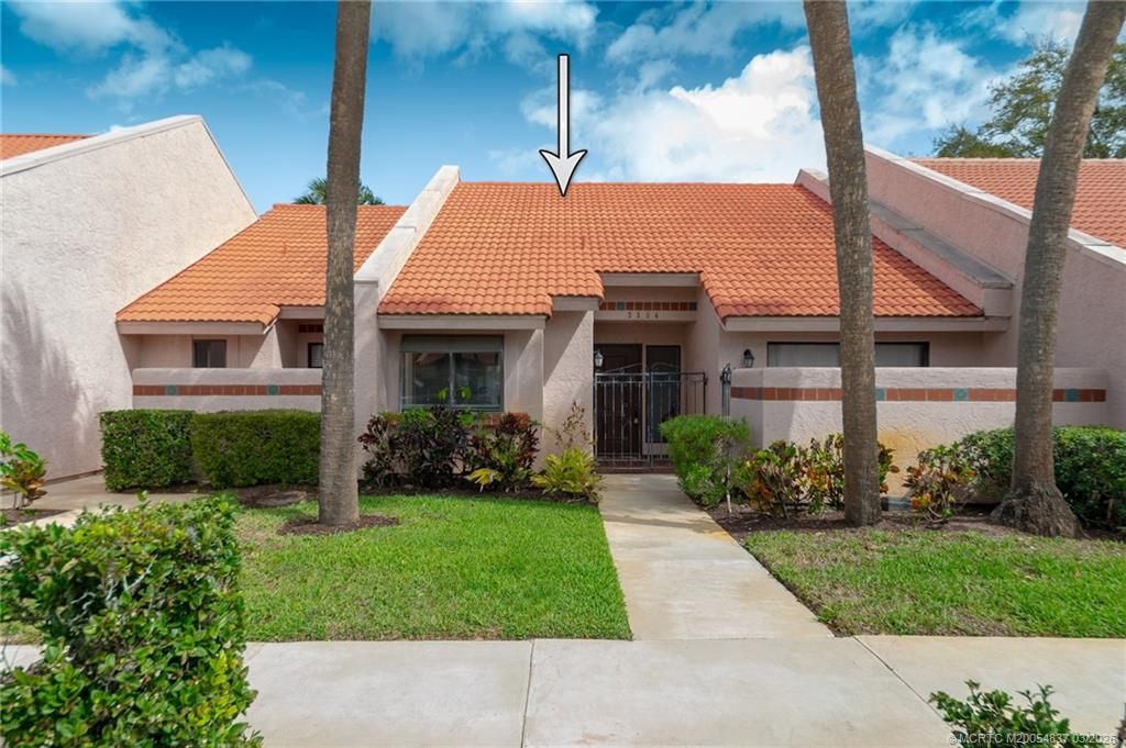 Photo of 3504 SE Sandpiper Circle, Fort Pierce, FL 34952 (MLS # M20054837)