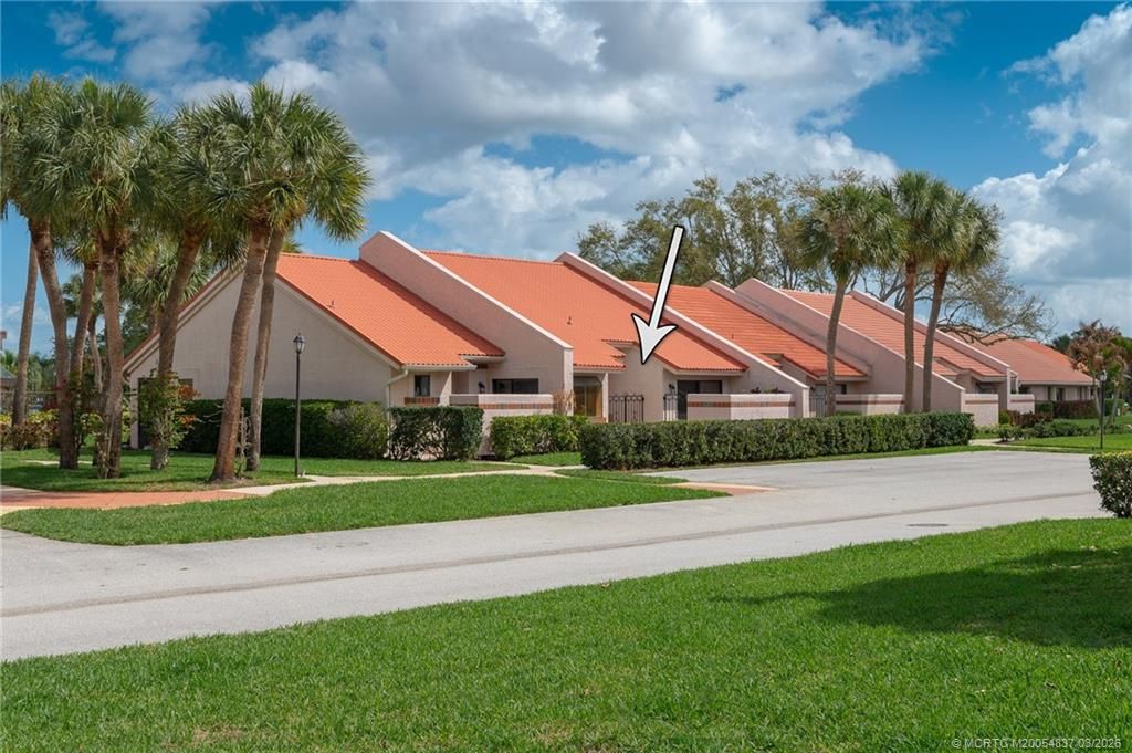 Photo of 3504 SE Sandpiper Circle, Fort Pierce, FL 34952 (MLS # M20054837)