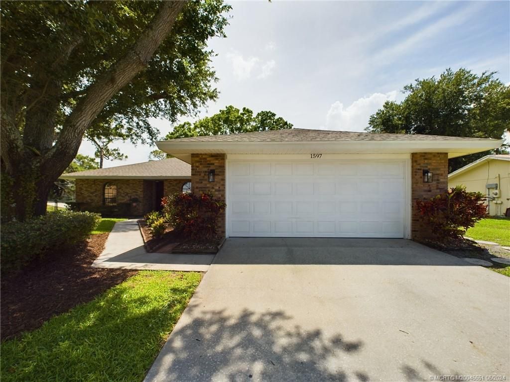 Photo of 1597 Pleasantview Lane, Sebastian, FL 32958 (MLS # M20045651)