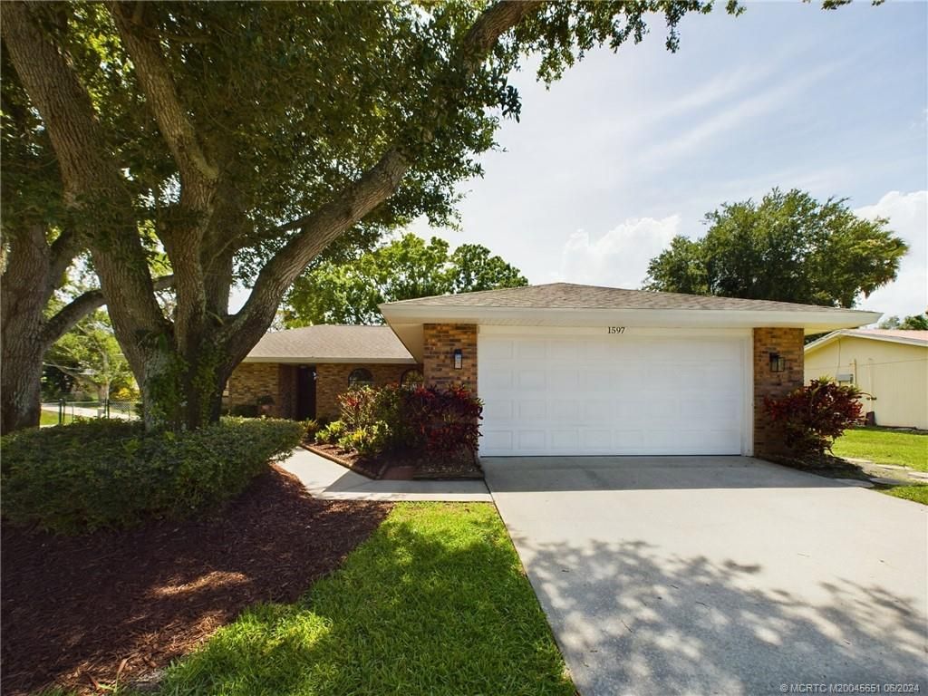 Photo of 1597 Pleasantview Lane, Sebastian, FL 32958 (MLS # M20045651)