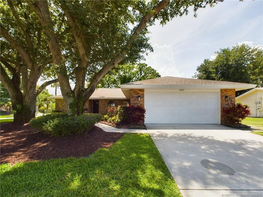 Photo of 1597 Pleasantview Lane, Sebastian, FL 32958 (MLS # M20045651)