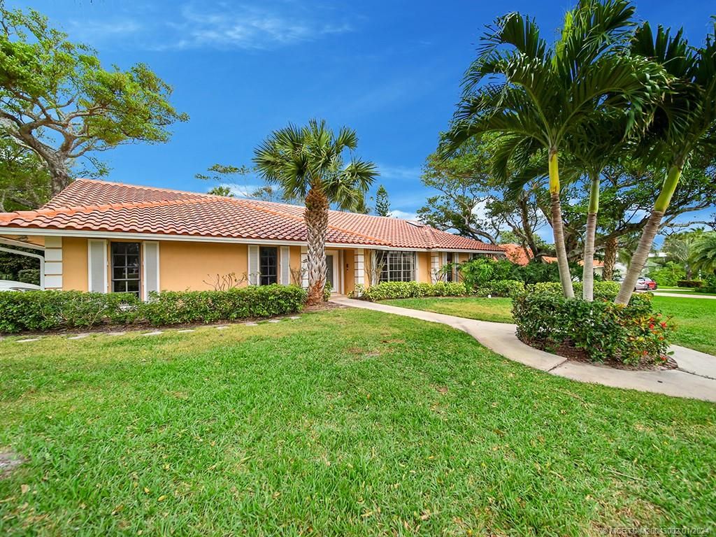 Photo of 9 W High Point Road, Sewalls Point, FL 34996 (MLS # M20043002)