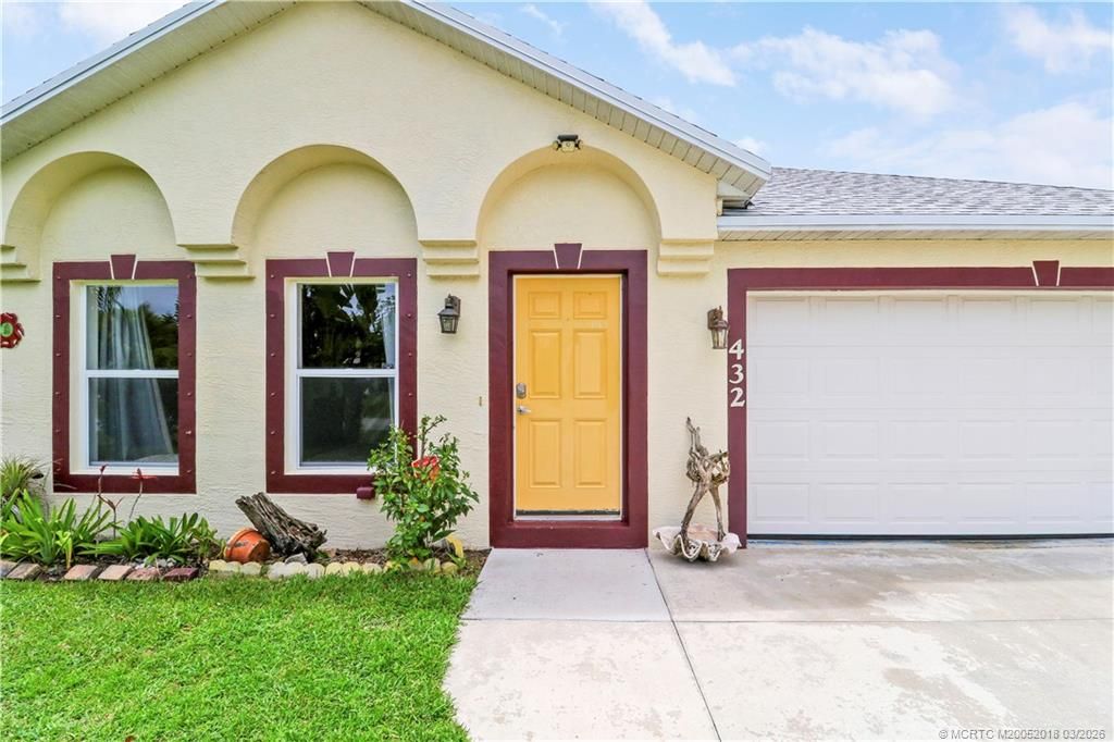 Photo of 432 NW Raymond Lane, Port Saint Lucie, FL 34983 (MLS # M20052018)