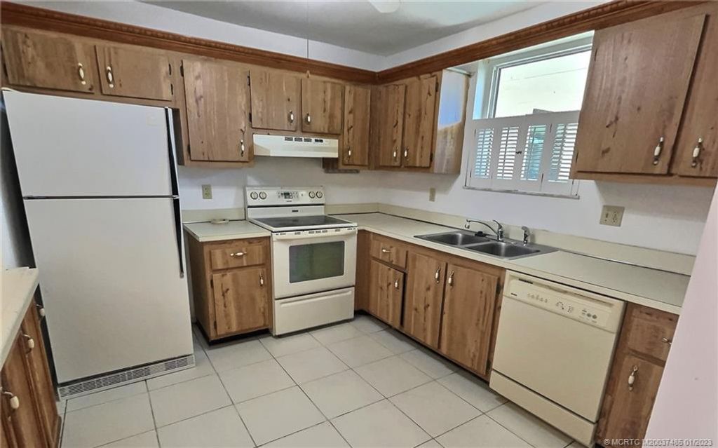 Photo of 6531 SE Federal Highway #G112, Stuart, FL 34997 (MLS # M20037485)