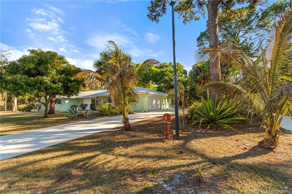 Photo of 1201 Oak Avenue, Fort Pierce, FL 34982 (MLS # M20054252)