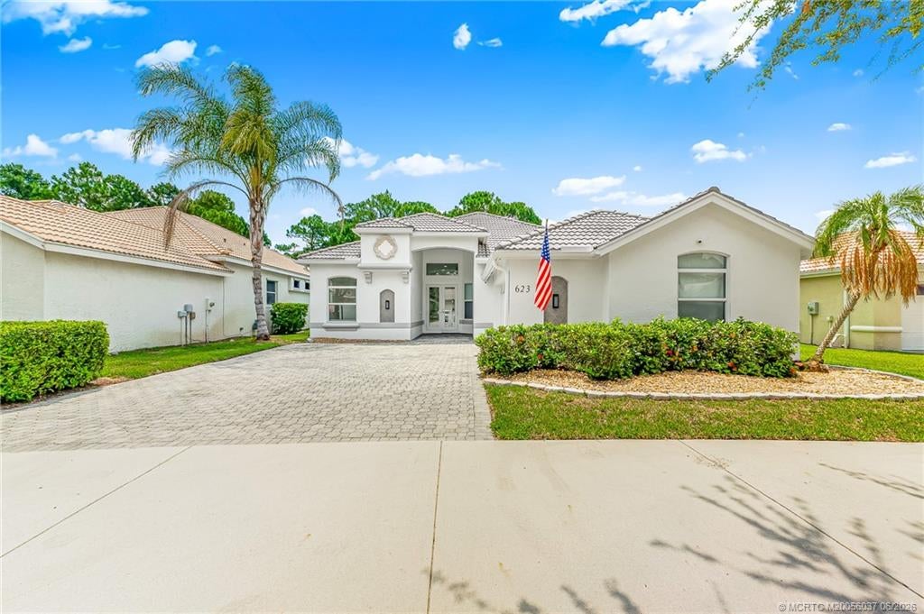 623 SW Lake Charles Circle