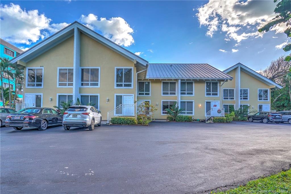 Stuart, Florida 34996, United States, 2 Bedrooms Bedrooms, ,3 BathroomsBathrooms,Residential,Active,28951