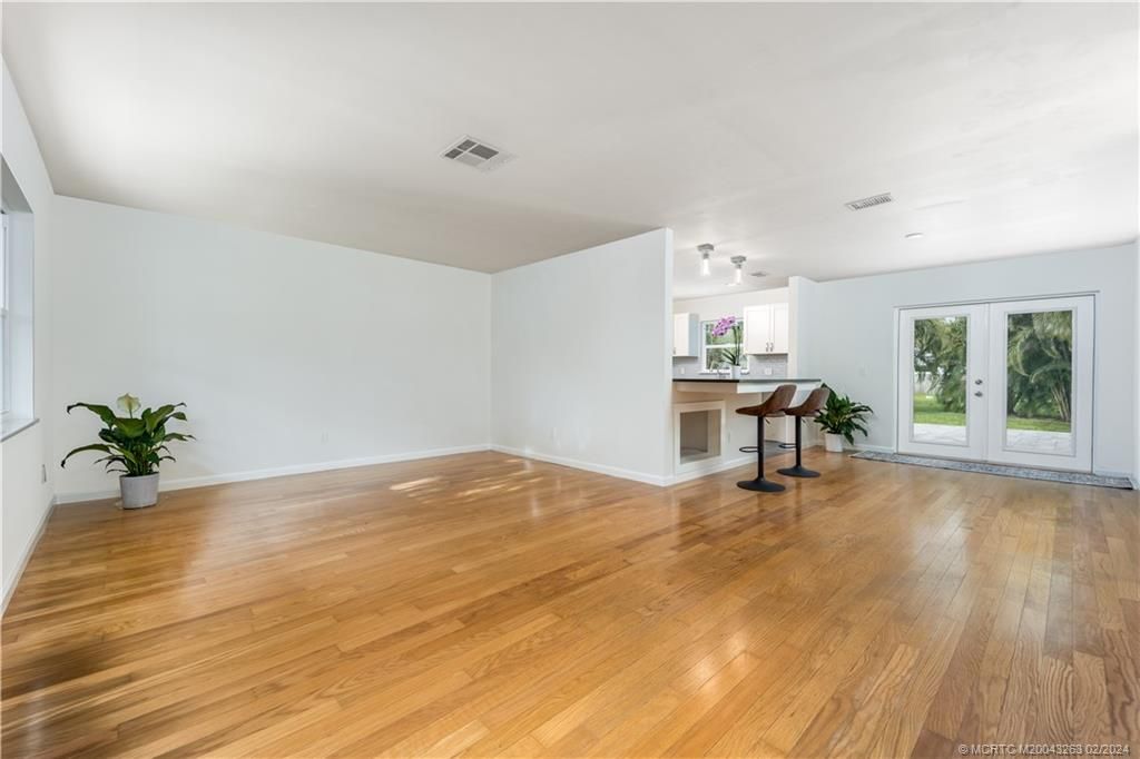 Photo of 5715 SE Rosemont Avenue, Stuart, FL 34997 (MLS # M20043263)