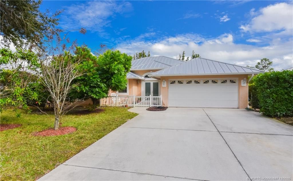Photo of 5374 SE Running Oak Circle, Stuart, FL 34997 (MLS # M20052687)