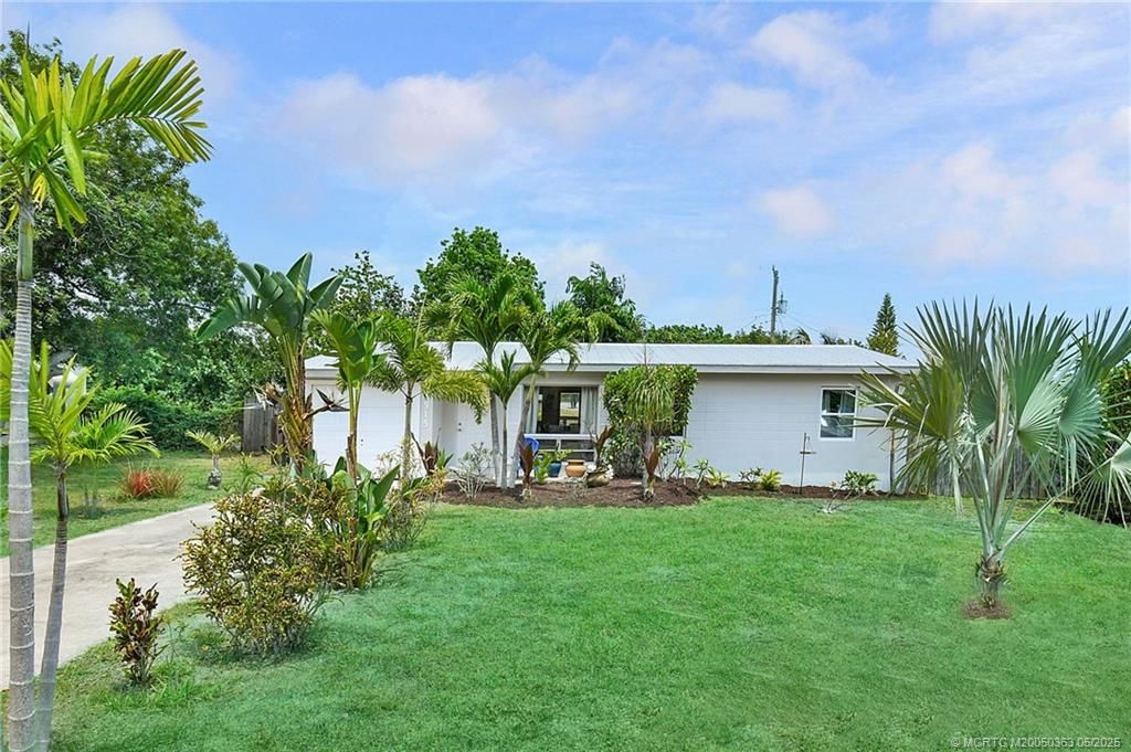 Photo of 2515 NE Letitia Street, Jensen Beach, FL 34957 (MLS # M20050363)