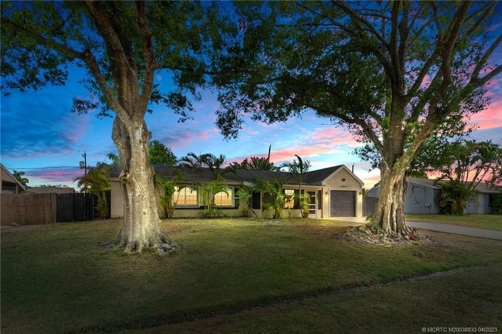 Photo of 571 SE Tanner Avenue, Port Saint Lucie, FL 34984 (MLS # M20038833)