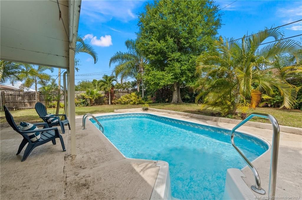 Photo of 571 SE Tanner Avenue, Port Saint Lucie, FL 34984 (MLS # M20038833)