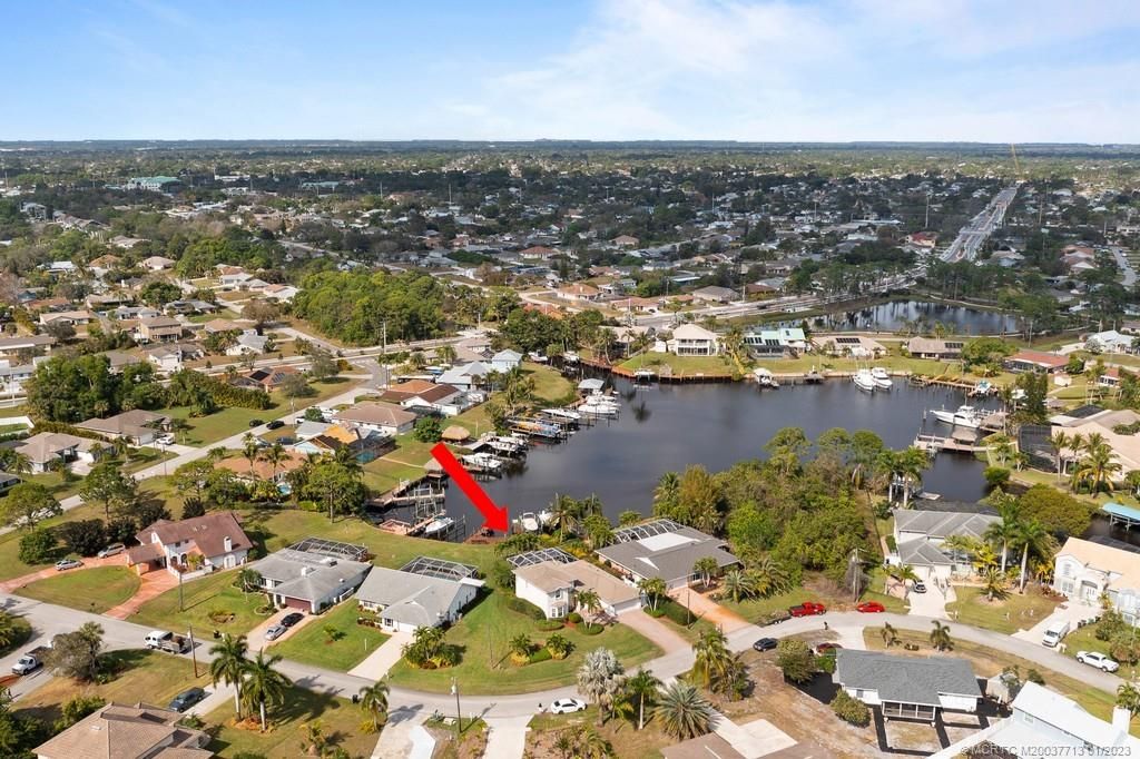 Photo of 713 SE Portage Avenue, Port Saint Lucie, FL 34984 (MLS # M20037713)