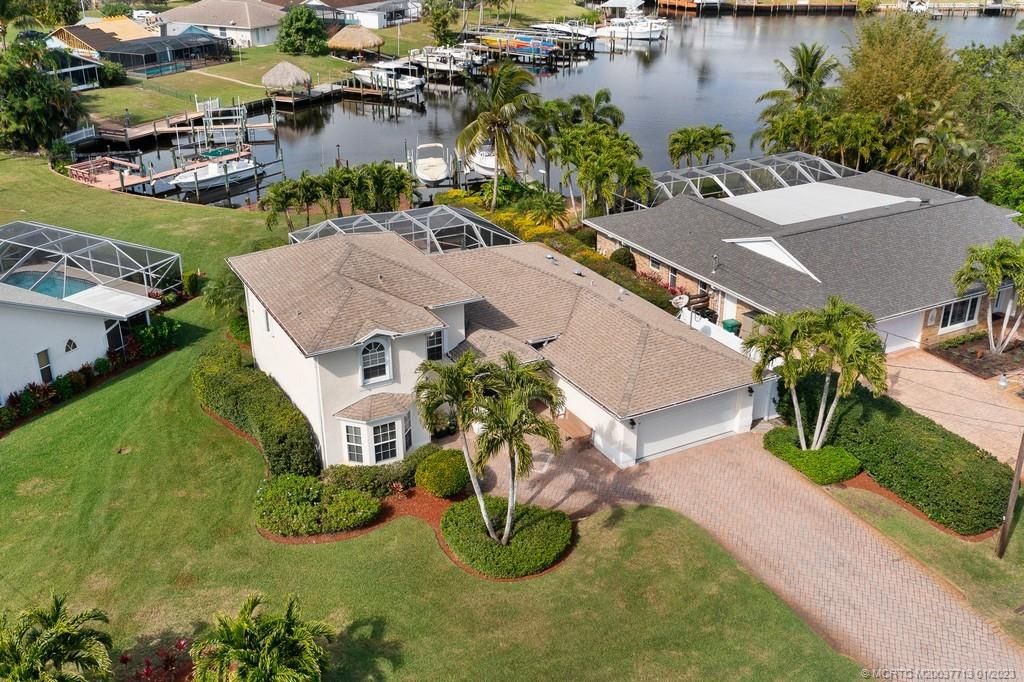 Photo of 713 SE Portage Avenue, Port Saint Lucie, FL 34984 (MLS # M20037713)