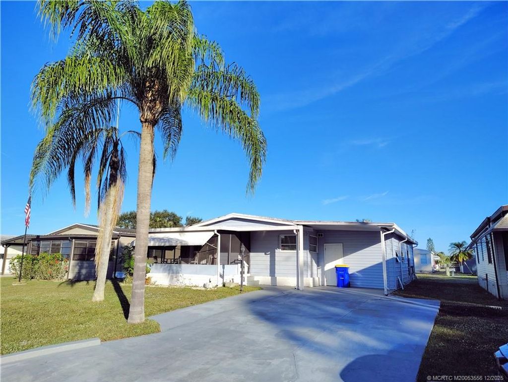 Photo of 2581 SW Pontiac Place, Stuart, FL 34997 (MLS # M20053556)