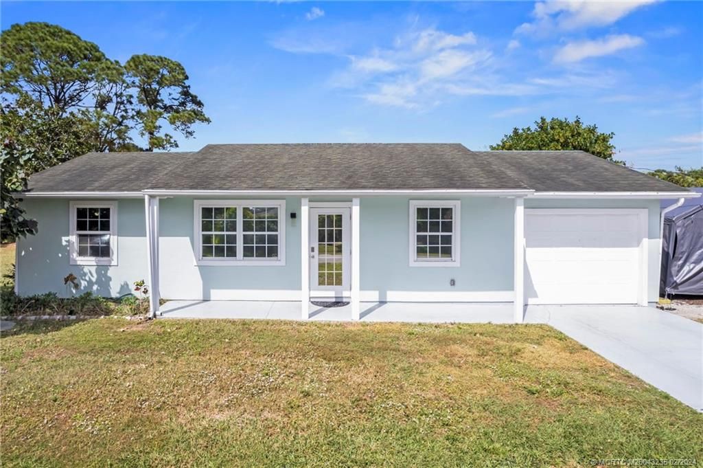 Photo of 205 SW Pisces Terrace, Port Saint Lucie, FL 34984 (MLS # M20043235)