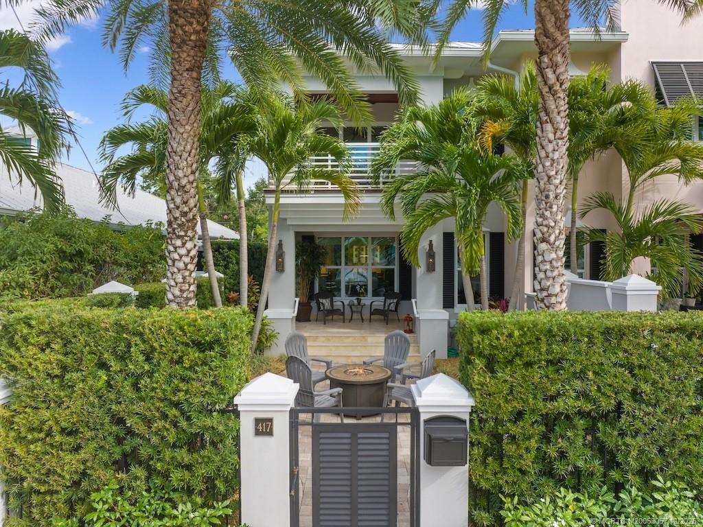 Photo of 417 SW Akron Avenue, Stuart, FL 34994 (MLS # M20053057)