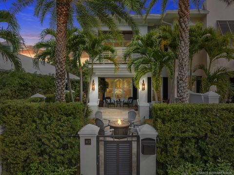 Photo of 417 SW Akron Avenue, Stuart, FL 34994 (MLS # M20053057)