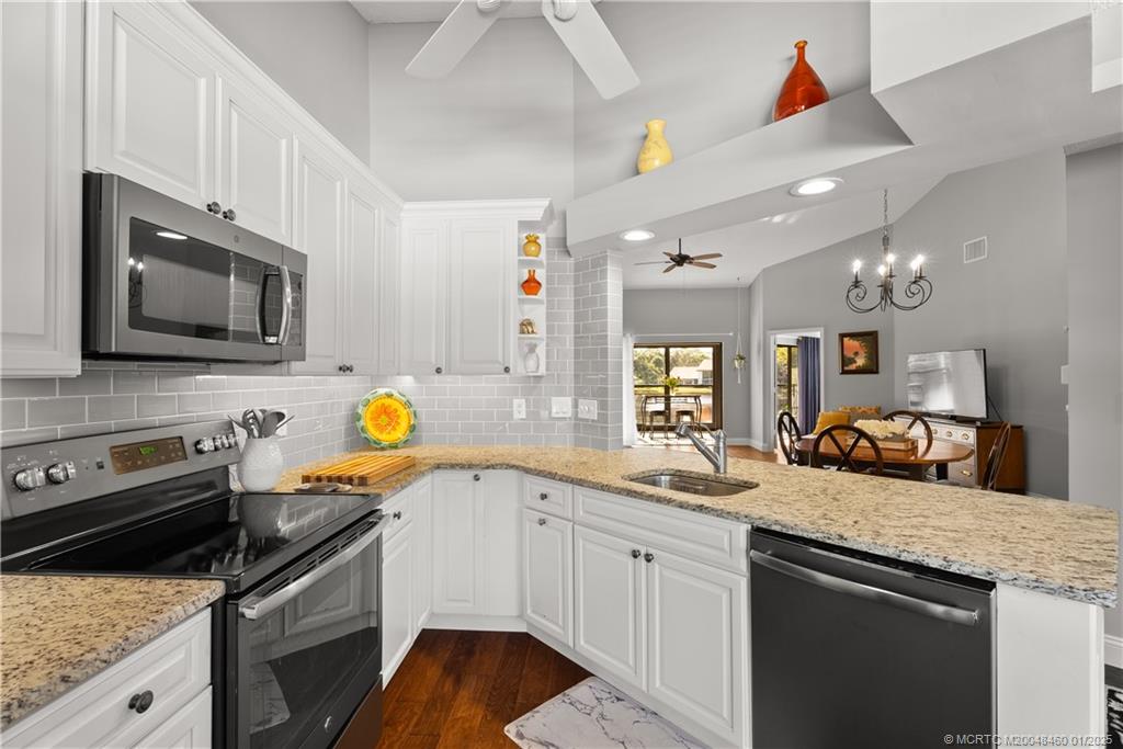 Stuart, Florida 34997, United States, 2 Bedrooms Bedrooms, ,2 BathroomsBathrooms,Residential,Active,18783