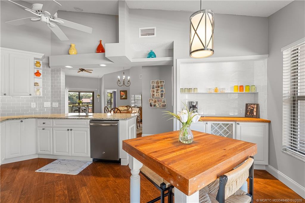 Stuart, Florida 34997, United States, 2 Bedrooms Bedrooms, ,2 BathroomsBathrooms,Residential,Active,18783