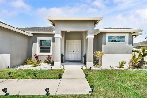 1141 SW Eleuthera Avenue Port Saint Lucie FL 34953