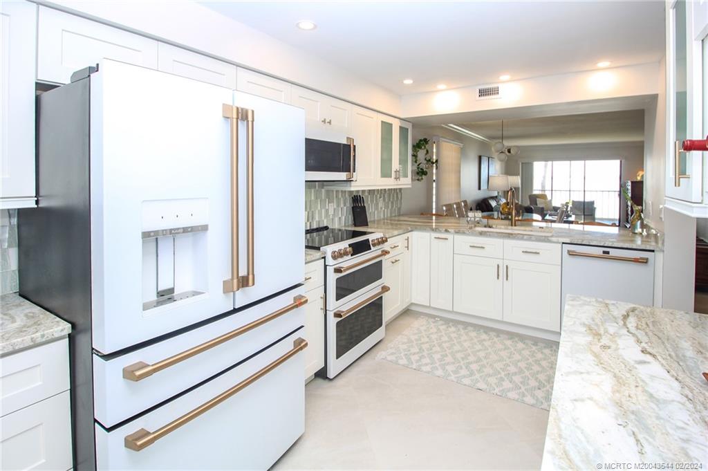 Stuart, Florida 34996, United States, 2 Bedrooms Bedrooms, ,2 BathroomsBathrooms,Residential,Active,64087