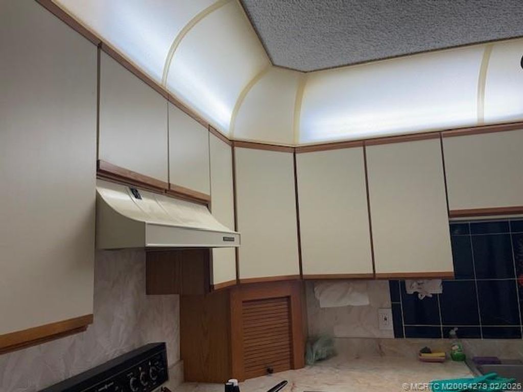 Photo of 80 SW Blackburn Terrace #3, Stuart, FL 34997 (MLS # M20054279)