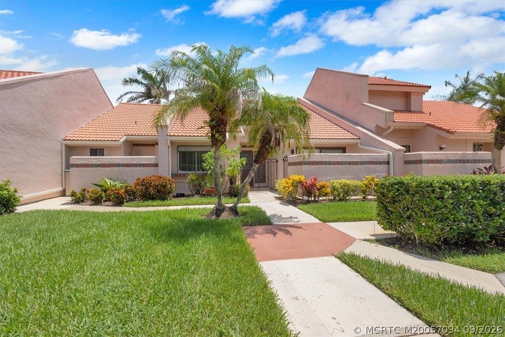 Photo of 3303 SE Sandpiper Circle, Port Saint Lucie, FL 34952 (MLS # M20057094)
