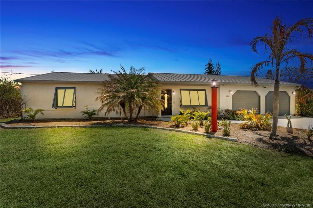 Photo of 3009 SE Darien Road, Port Saint Lucie, FL 34952 (MLS # M20054997)