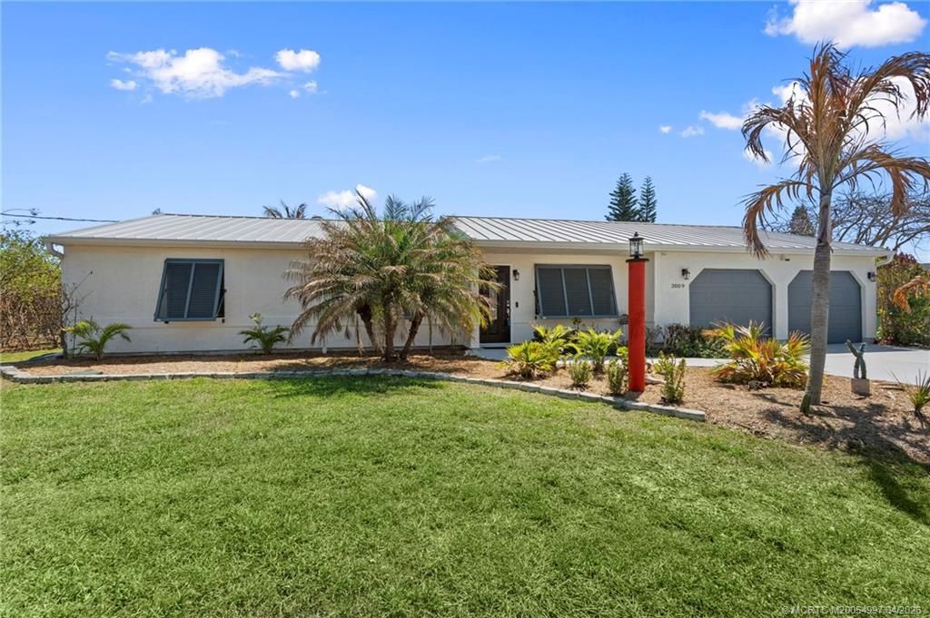 Photo of 3009 SE Darien Road, Port Saint Lucie, FL 34952 (MLS # M20054997)