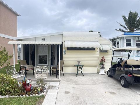 Photo of 668 Nettles Boulevard, Jensen Beach, FL 34957 (MLS # M20050017)