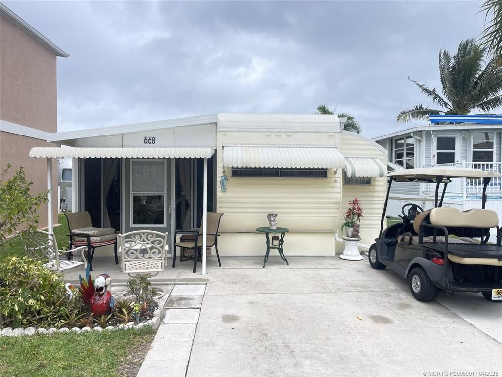 Photo of 668 Nettles Boulevard, Jensen Beach, FL 34957 (MLS # M20050017)