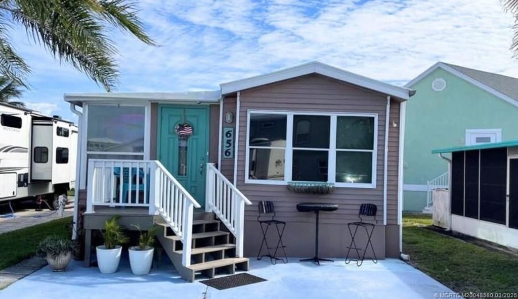 Photo of 656 Nettles Boulevard, Jensen Beach, FL 34957 (MLS # M20048580)