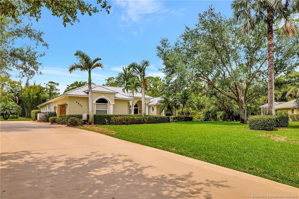 Photo of 4845 SW Lake Grove Circle, Palm City, FL 34990 (MLS # M20044301)