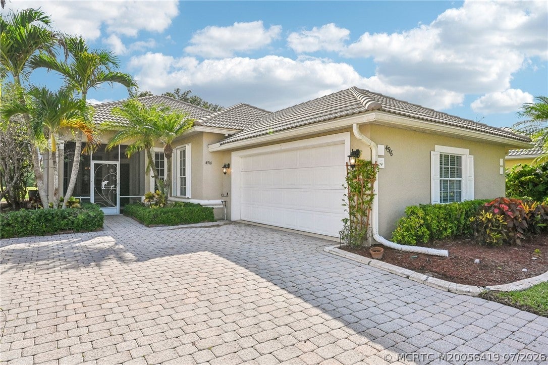 4516 NW Wandering Oak Court