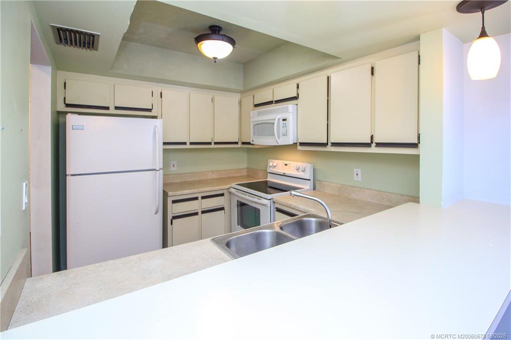 Stuart, Florida 34994, United States, 2 Bedrooms Bedrooms, ,2 BathroomsBathrooms,Residential,Active,133091