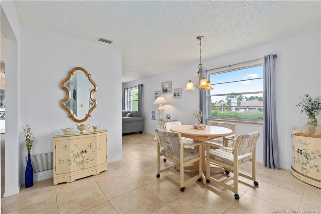 Stuart, Florida 34996, United States, 2 Bedrooms Bedrooms, ,2 BathroomsBathrooms,Residential,Pending,70038