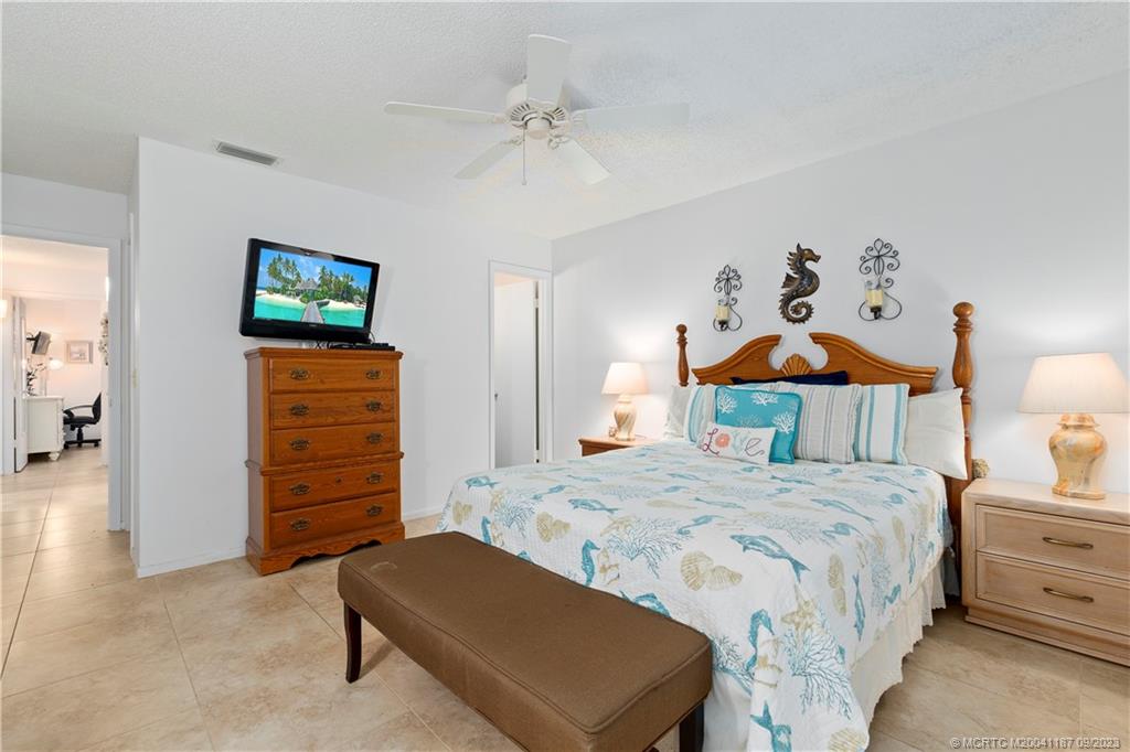 Stuart, Florida 34996, United States, 2 Bedrooms Bedrooms, ,2 BathroomsBathrooms,Residential,Pending,70038