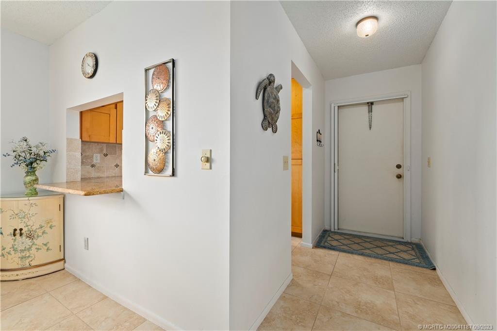 Stuart, Florida 34996, United States, 2 Bedrooms Bedrooms, ,2 BathroomsBathrooms,Residential,Pending,70038