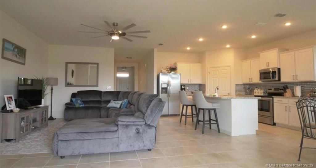 Photo of 6122 NW Regent Street, Port Saint Lucie, FL 34983 (MLS # M20041624)