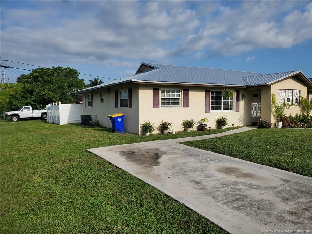 Photo of 3308 NE jeannette Drive, Jensen Beach, FL 34957 (MLS # M20040580)