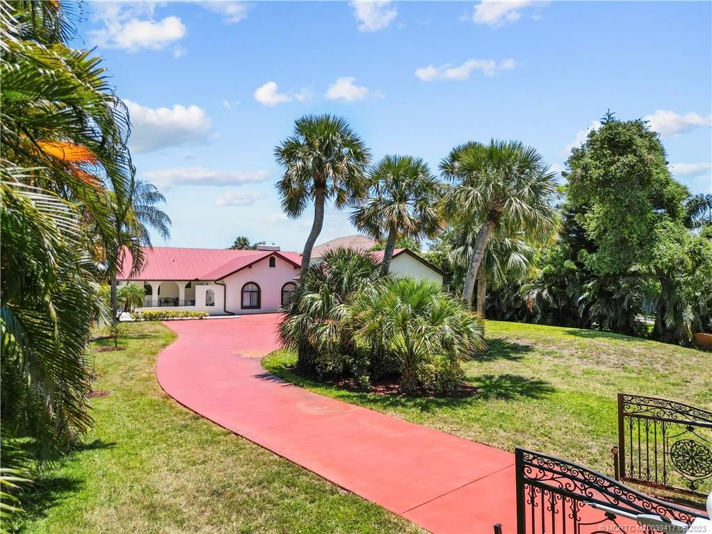 Photo of 104 N Sewalls Point Road, Sewalls Point, FL 34996 (MLS # M20039417)