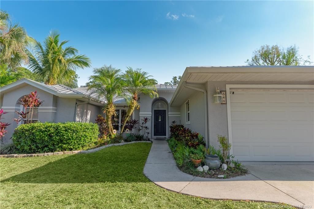 Photo of 544 SE Meadow Wood Way, Stuart, FL 34997 (MLS # M20038378)