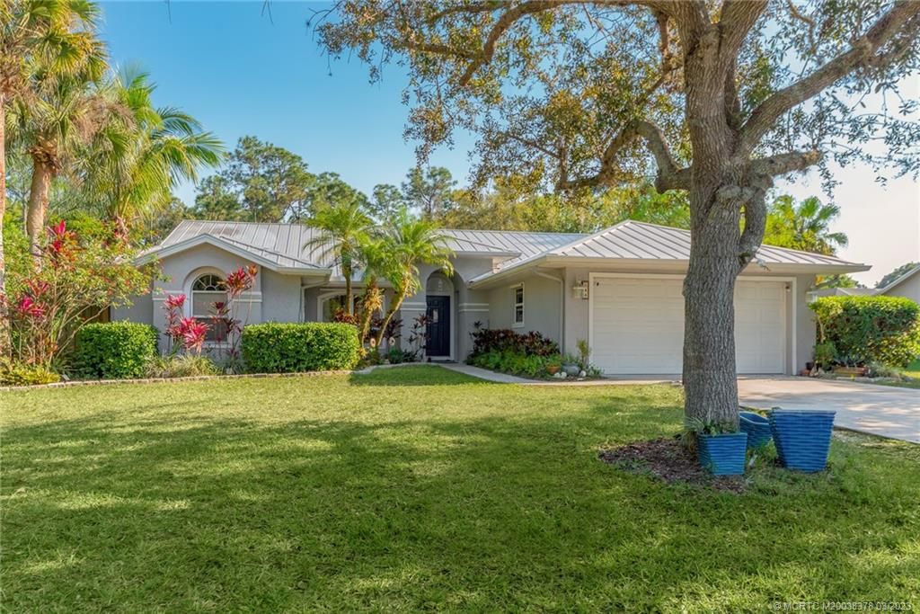 Photo of 544 SE Meadow Wood Way, Stuart, FL 34997 (MLS # M20038378)