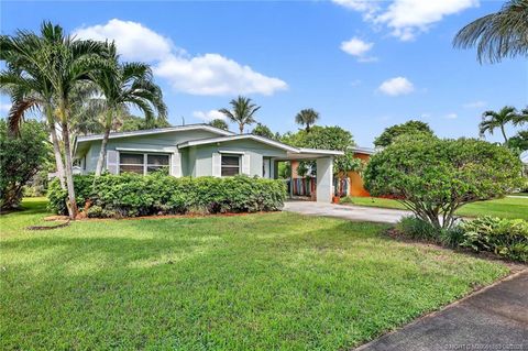 Photo of 262 SE Monterey Avenue, Stuart, FL 34996 (MLS # M20051853)