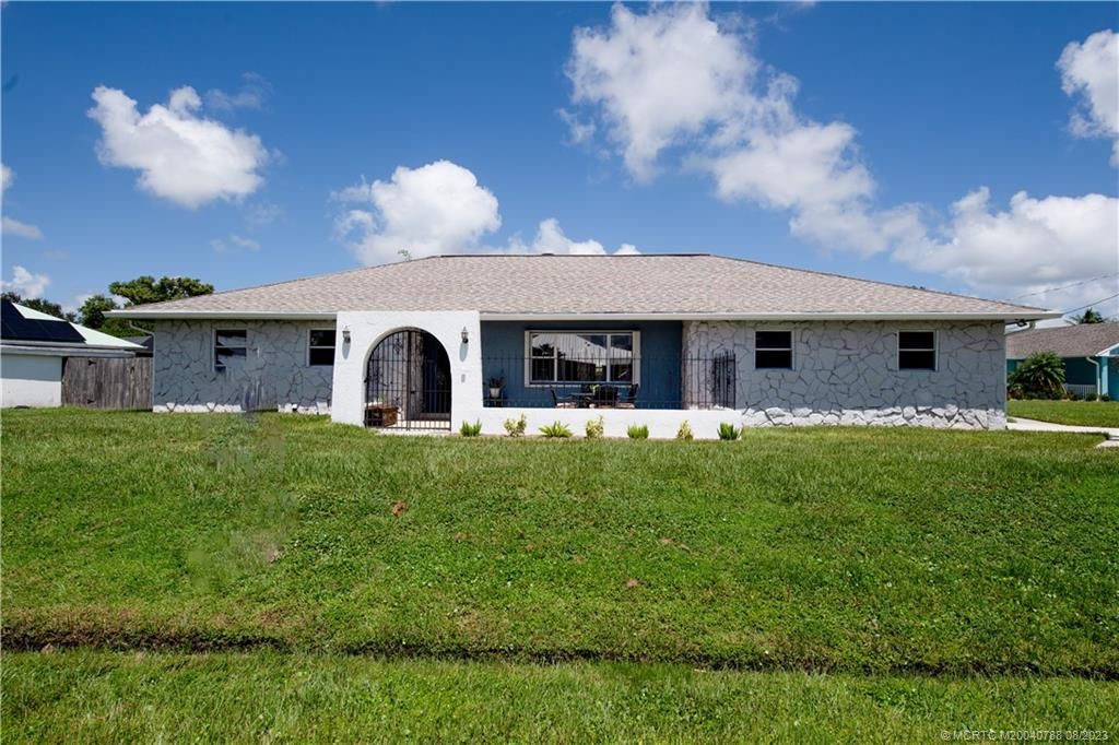 Photo of 2419 SE Bordeaux Court, Port Saint Lucie, FL 34952 (MLS # M20040788)